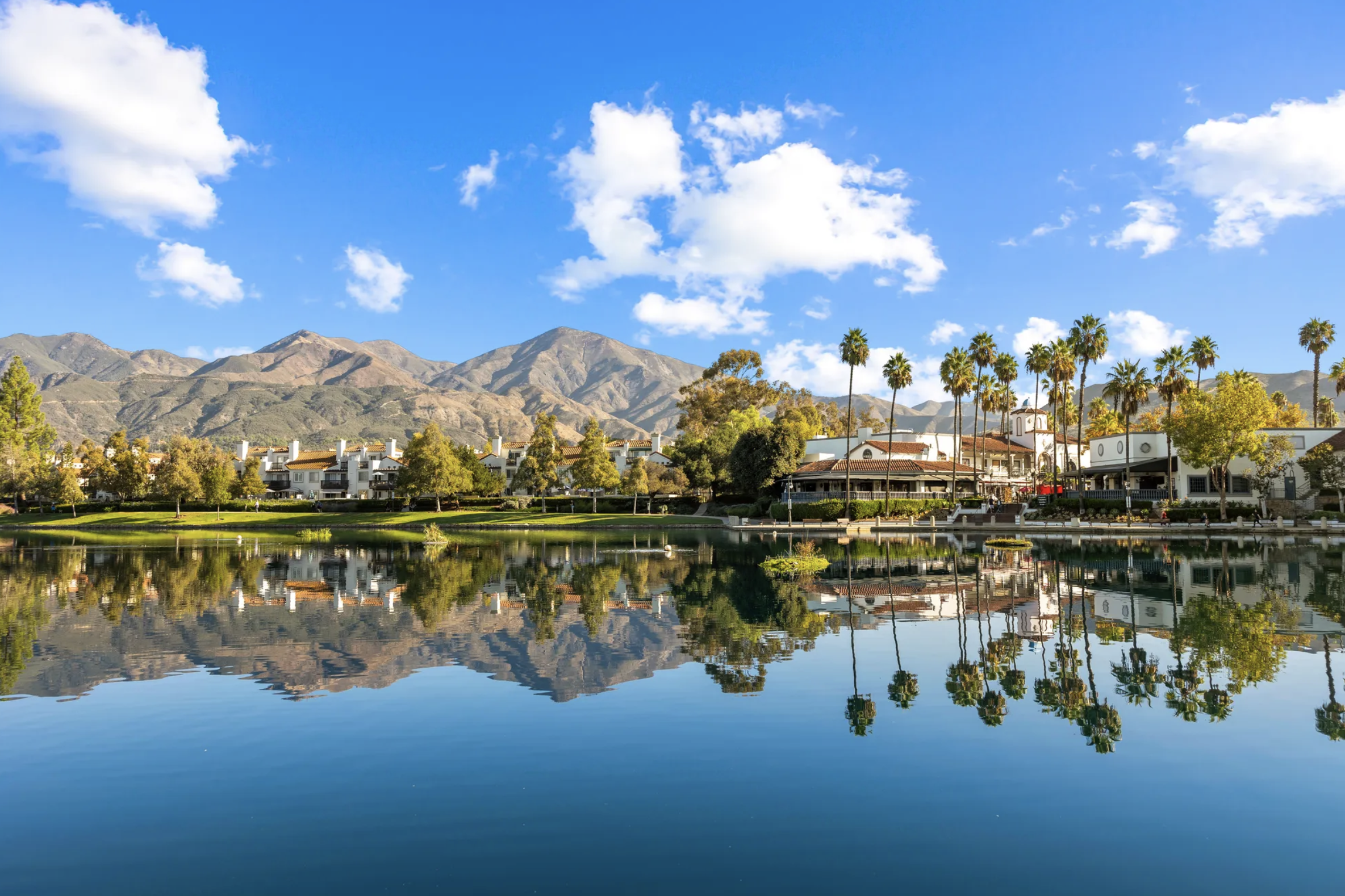 Lakeside homes in Rancho Santa Margarita with the Santa Ana Mountains behind